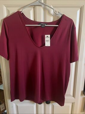 Express Short Sleeve V-Neck Top - Burgundy